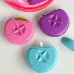 کیت مسافرتی شامل تیغ صابون و اسپری برای اصلاح در سفر