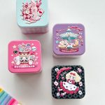 قوطی فلزی مربعی با طرح شخصیتهای آلیس در سرزمین عجایب